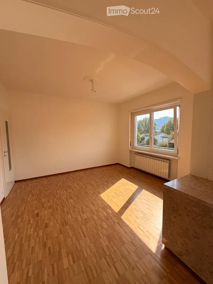 Geräumige und helle 3,5-Zimmer-Wohnung – 122 m² – Foto 3 von 9