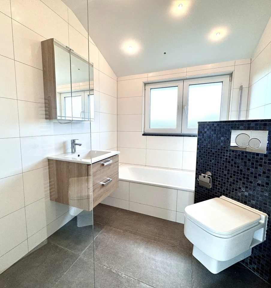 Charmante 3.5-Zimmer-Dachwohnung in Bösserach – Foto 8 von 9