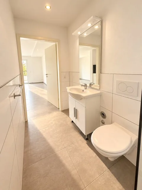 Moderne 1-Zimmer-Wohnung mit Balkon in Basel – Foto 5 von 10