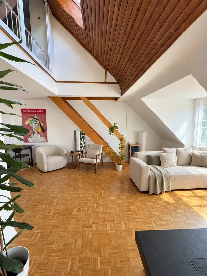 Appartamento luminoso 4.5 locali con galleria nel cuore di Ostring – foto 3 di 9