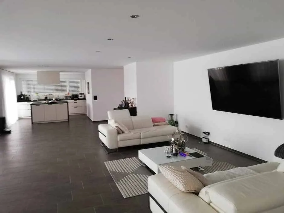Exklusive 4.5-Zimmer-Gartenwohnung mit Doppelgarage und traumhaftem Aussenbereich – Foto 11 von 13