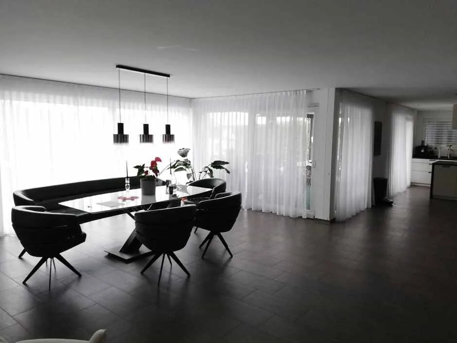 Exklusive 4.5-Zimmer-Gartenwohnung mit Doppelgarage und traumhaftem Aussenbereich – Foto 12 von 13