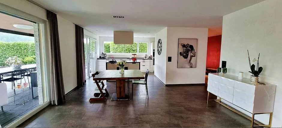 Exklusive 4.5-Zimmer-Gartenwohnung mit Doppelgarage und traumhaftem Aussenbereich – Foto 7 von 13