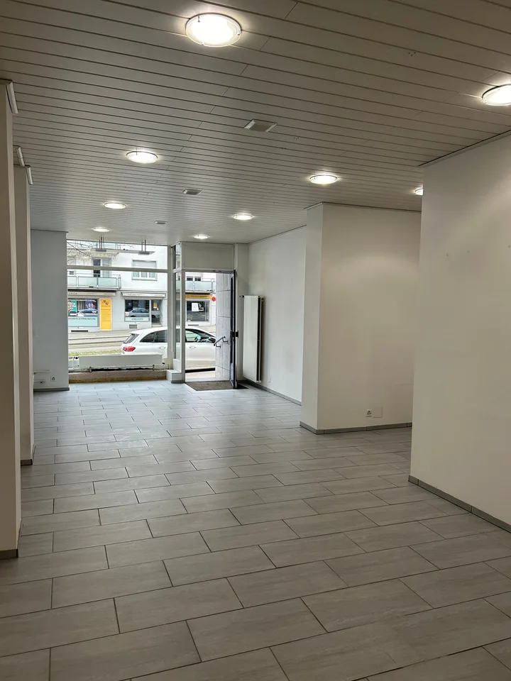 Spazi commerciali direttamente sulla popolare piazza Schaffhauserplatz a Zurigo – foto 3 di 7