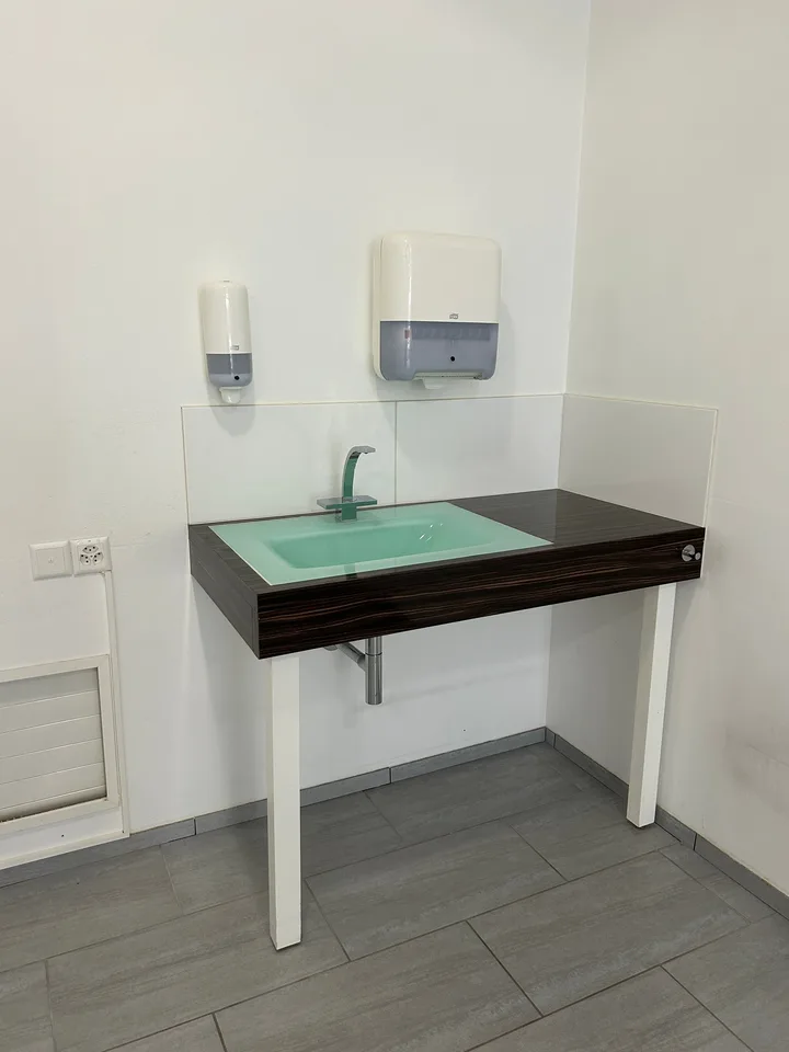 Spazi commerciali direttamente sulla popolare piazza Schaffhauserplatz a Zurigo – foto 5 di 7