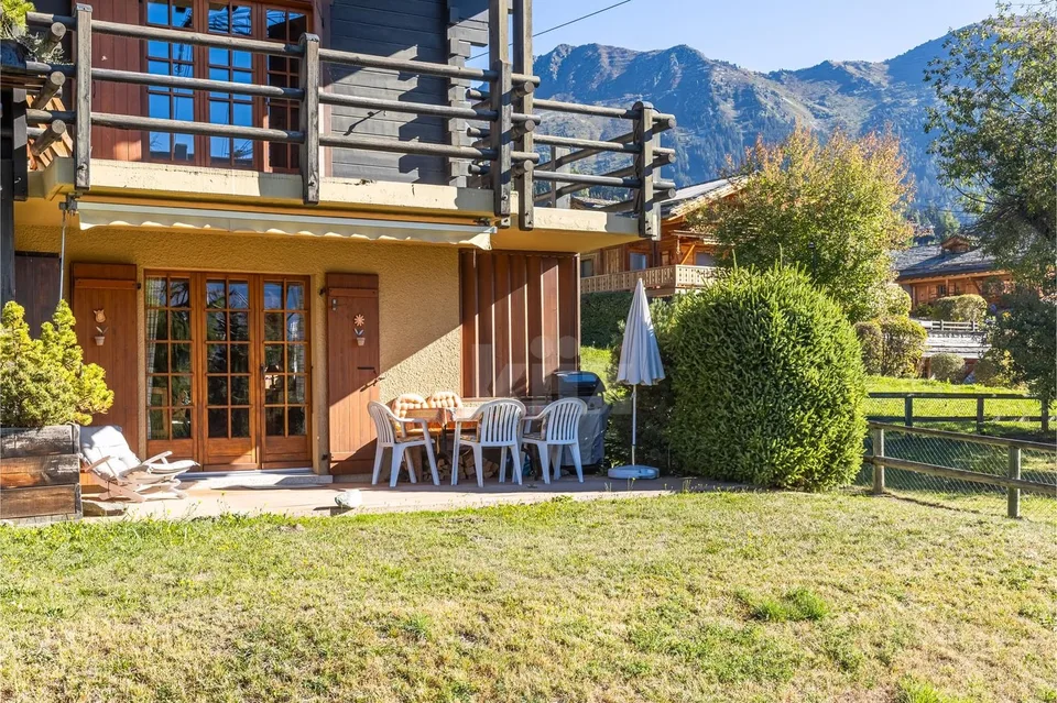 Charmanter Duplex-Wohnung mit Terrasse – Foto 2 von 13