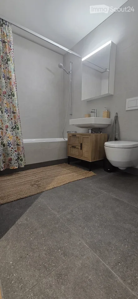 Modernes Zimmer mit privatem Bad & Bergblick – Foto 4 von 5