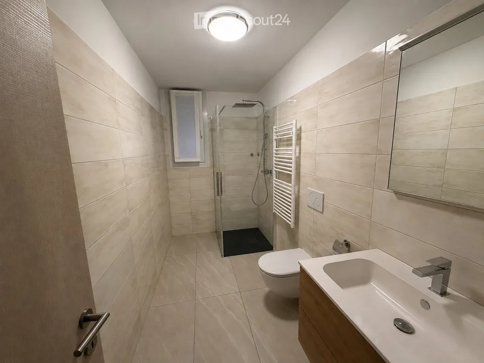 Geräumige 2,5-Zimmer-Wohnung mit 55 m² Garten in Claro – Foto 3 von 5