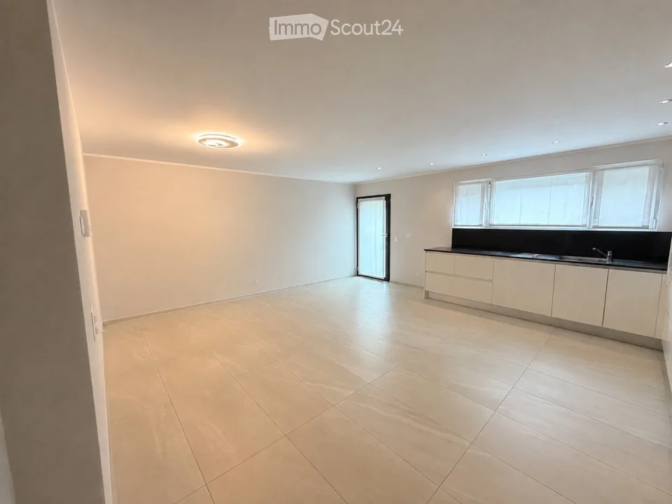 Geräumige 2,5-Zimmer-Wohnung mit 55 m² Garten in Claro – Foto 2 von 5