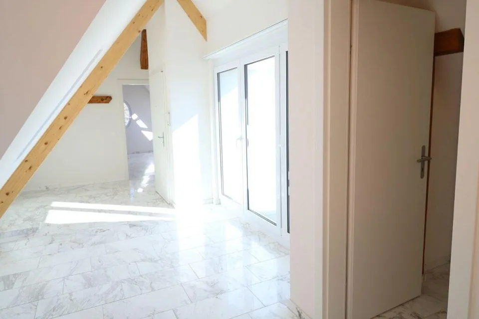 Charmante Dachwohnung im Breitequartier – Foto 9 von 11