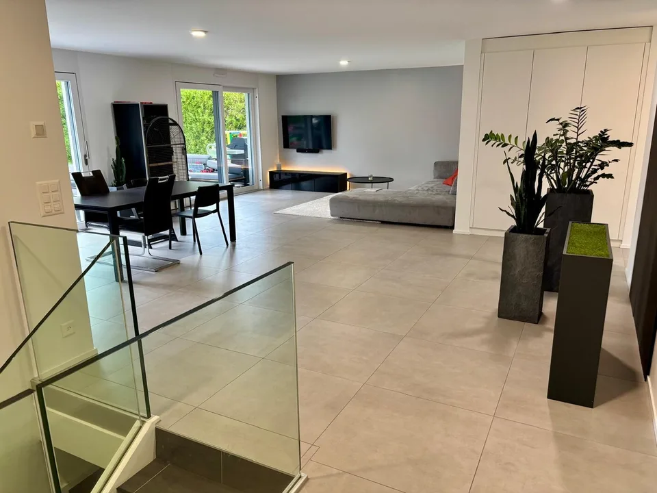 Schönes 4.5-Zimmer-Duplex-Apartment mit Garten – Foto 2 von 6