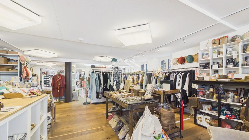 Espace commercial de premier plan avec un grand potentiel au centre du village – photo 4 sur 11