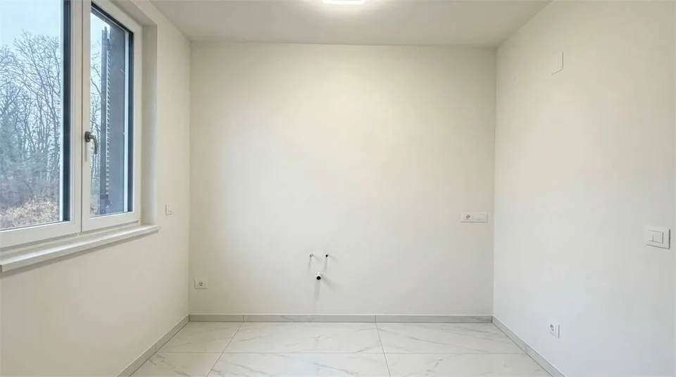 Neue und geräumige Dreizimmerwohnung mit großem Terrassenbereich in einer Residenz mit Swimmingpool – Foto 10 von 13