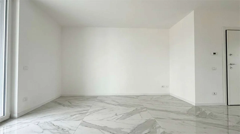 Neue und geräumige Dreizimmerwohnung mit großem Terrassenbereich in einer Residenz mit Swimmingpool – Foto 4 von 13