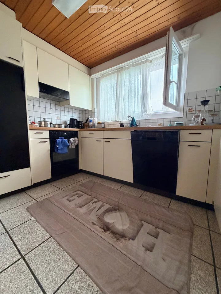 helle 4.5-Zimmer-Wohnung mit Südbalkon und freiem Blick ins Grüne – Foto 3 von 8