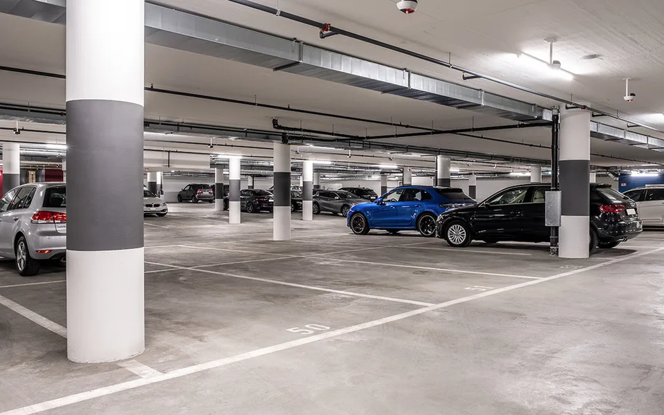 Parkieren Sie bequem im Steinbock direkt beim Bahnhof Chur – Foto 5 von 7