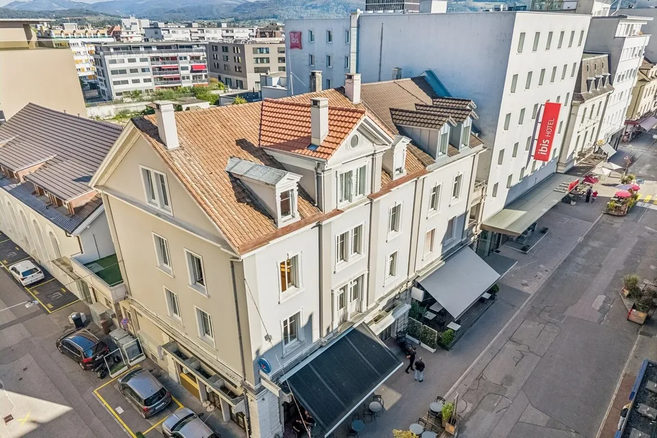 Immeuble de caractère mixte et de rendement au coeur de Delémon – photo 3 sur 13