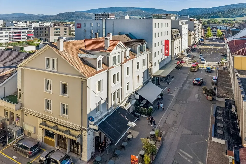 Immeuble de caractère mixte et de rendement au coeur de Delémon – photo 2 sur 13