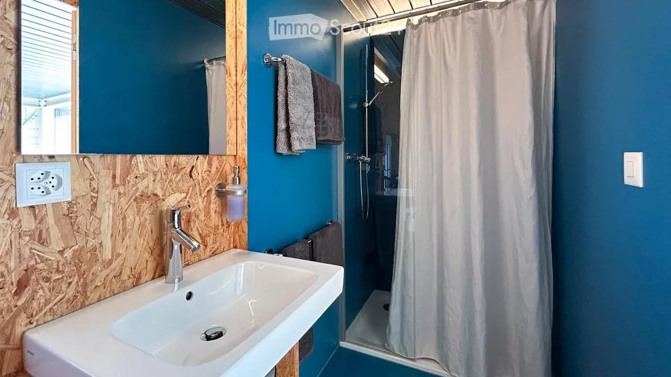 Einzelvilla im 'industriellen' Stil mit Baugrundstück und Entwicklungspotenzial – Foto 21 von 26