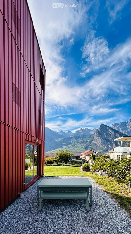 Einzelvilla im 'industriellen' Stil mit Baugrundstück und Entwicklungspotenzial – Foto 25 von 26
