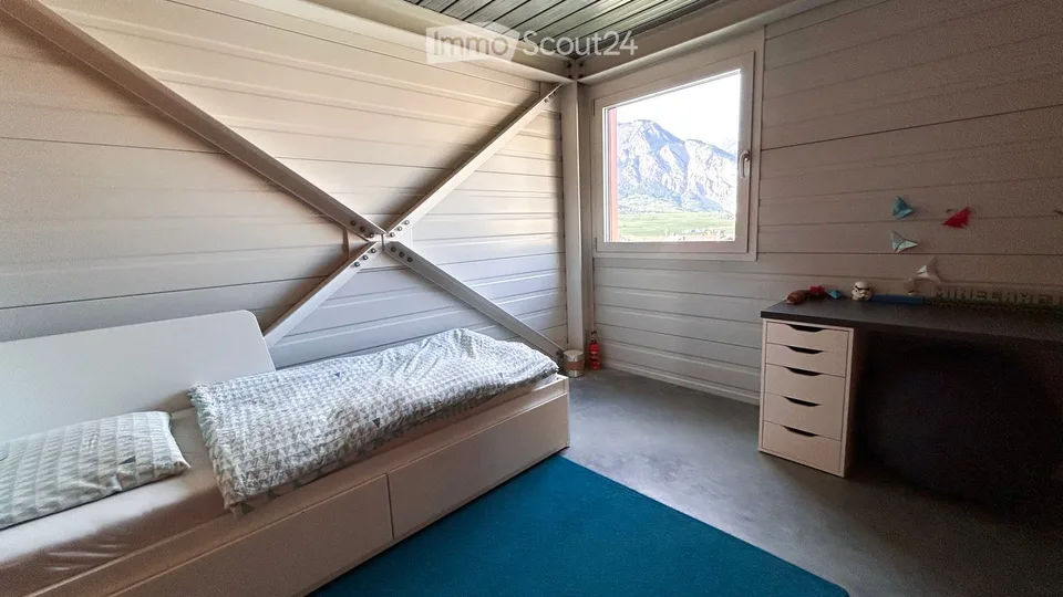 Einzelvilla im 'industriellen' Stil mit Baugrundstück und Entwicklungspotenzial – Foto 20 von 26