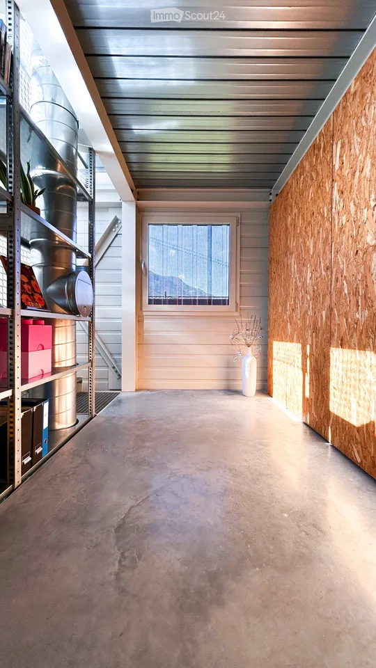 Einzelvilla im 'industriellen' Stil mit Baugrundstück und Entwicklungspotenzial – Foto 11 von 26