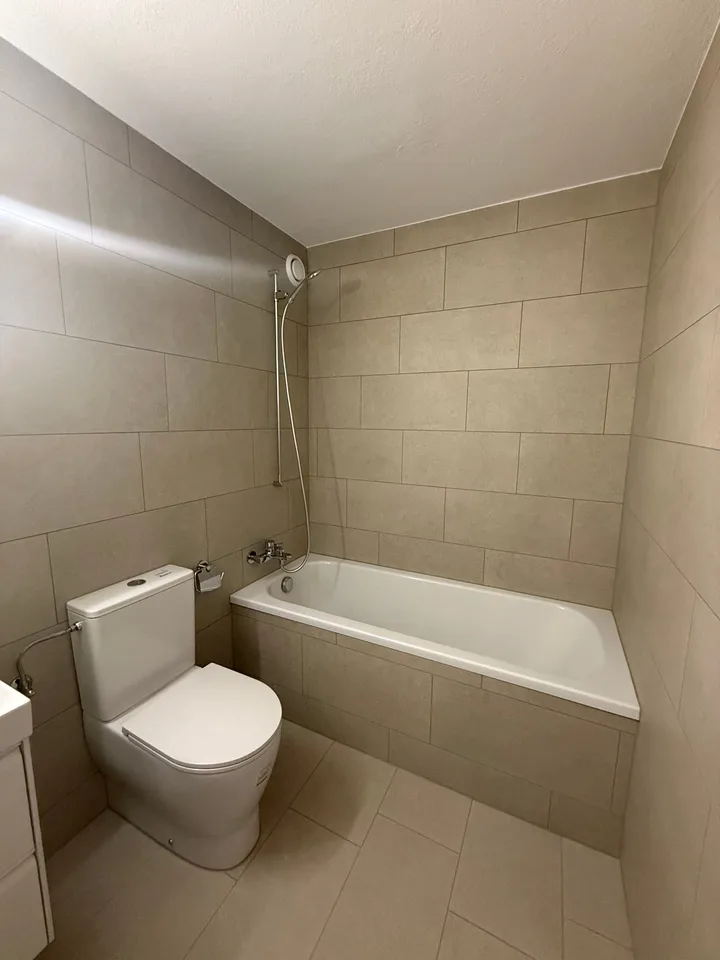 Prima locazione dopo ristrutturazione – appartamento 2.5 locali moderno con balcone – foto 8 di 12