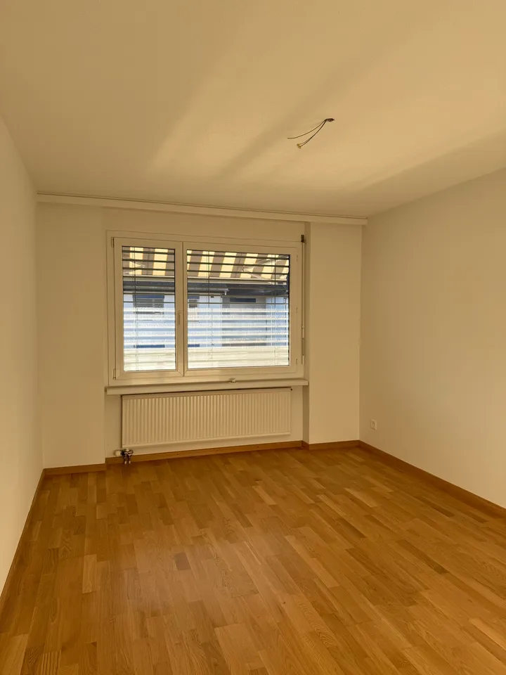 Prima locazione dopo ristrutturazione – appartamento 2.5 locali moderno con balcone – foto 10 di 12