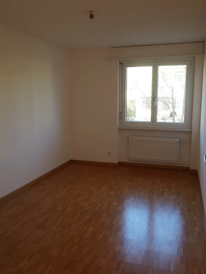 Renovated 4.5-room apartment on the 1st floor with balcony in Thun – photo 7 of 9