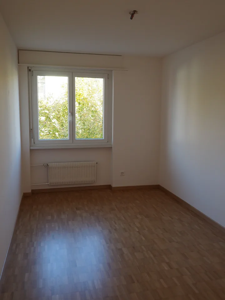Renovated 4.5-room apartment on the 1st floor with balcony in Thun – photo 6 of 9