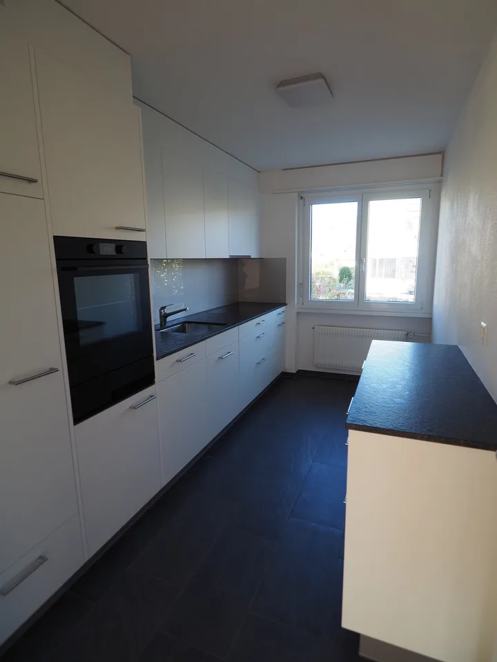 Renovated 4.5-room apartment on the 1st floor with balcony in Thun – photo 3 of 9