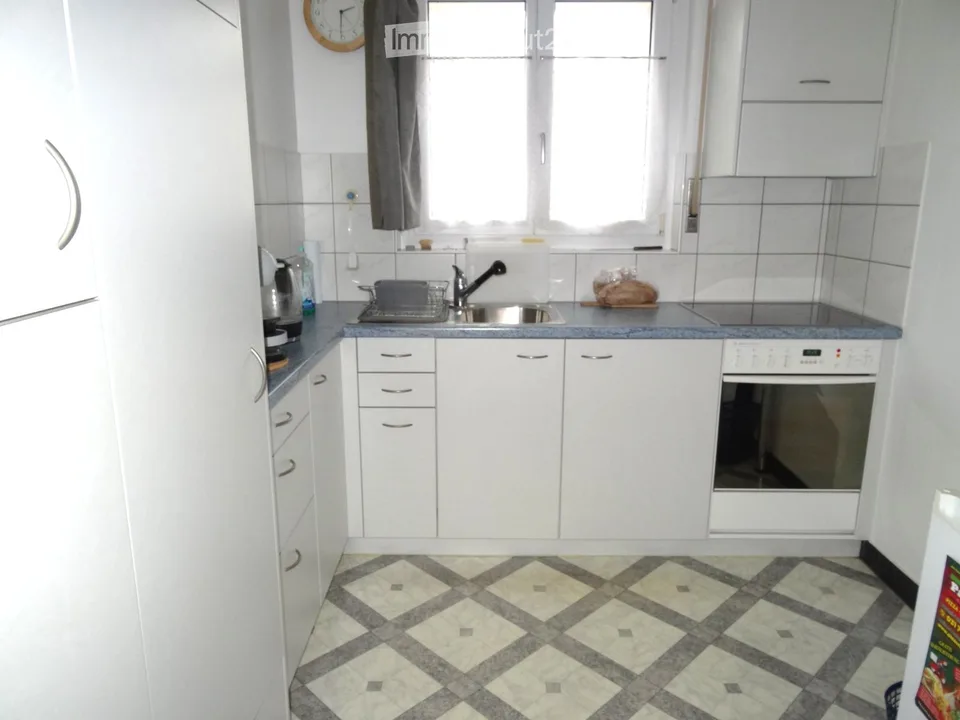 Grosse, helle 4.5 Zimmer-Parterre-Wohnung – Foto 4 von 5