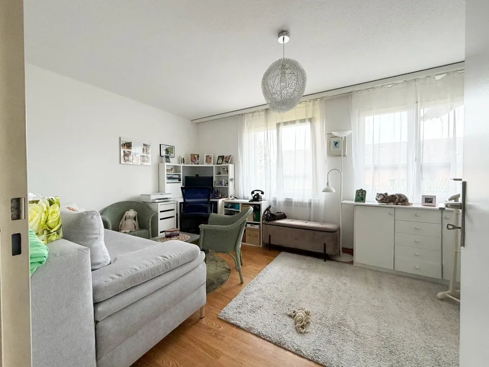 3.5 Zimmer Wohnung mit Cheminée und eigener Waschturm – Foto 4 von 12
