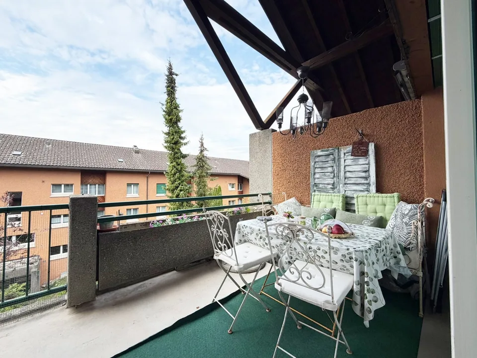 3.5 Zimmer Wohnung mit Cheminée und eigener Waschturm – Foto 9 von 12