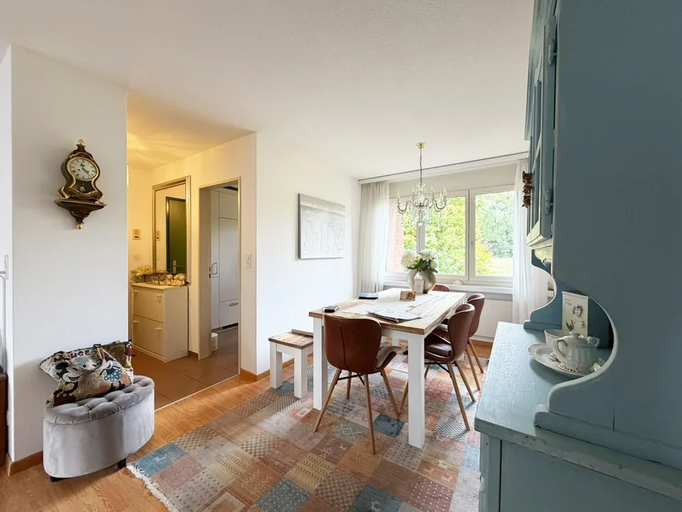 3.5 Zimmer Wohnung mit Cheminée und eigener Waschturm – Foto 3 von 12