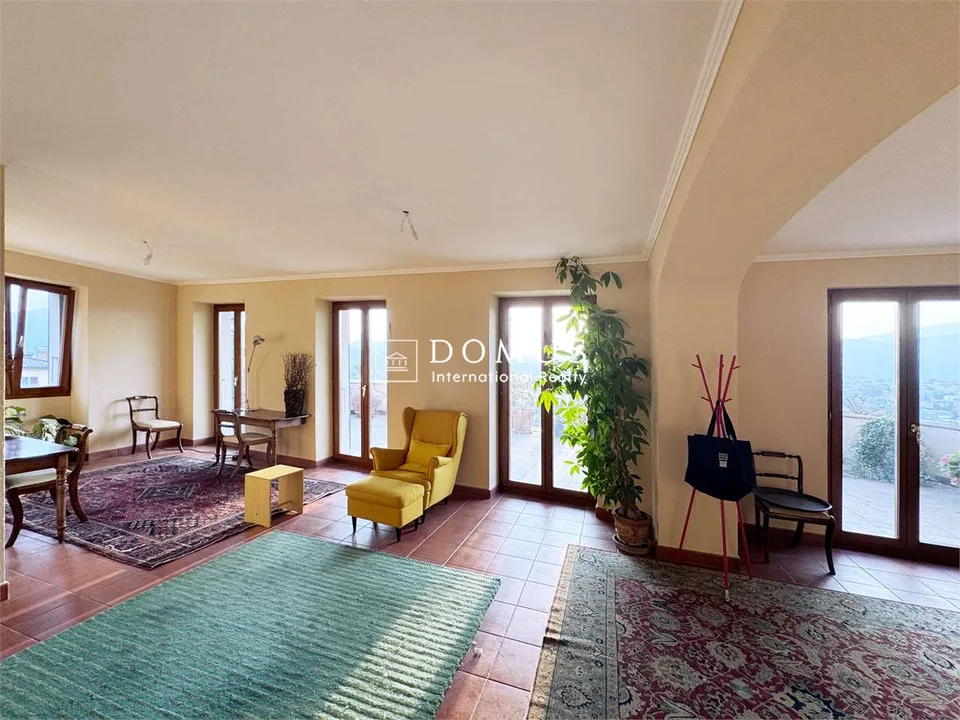 Geräumige Wohnung mit Swimmingpool – Foto 3 von 13