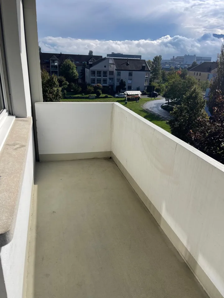 preiswerte 4-Zimmerwohnung mit Balkon und Aussicht – Foto 8 von 9