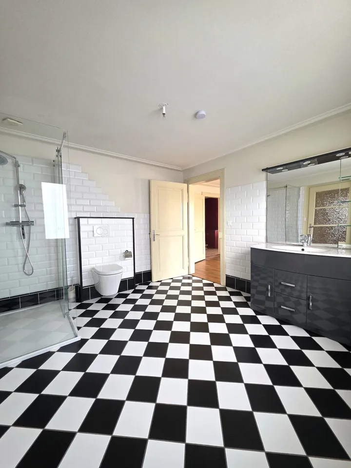 Haus im Ortszentrum 135m² mit Nebengebäude – Foto 9 von 11