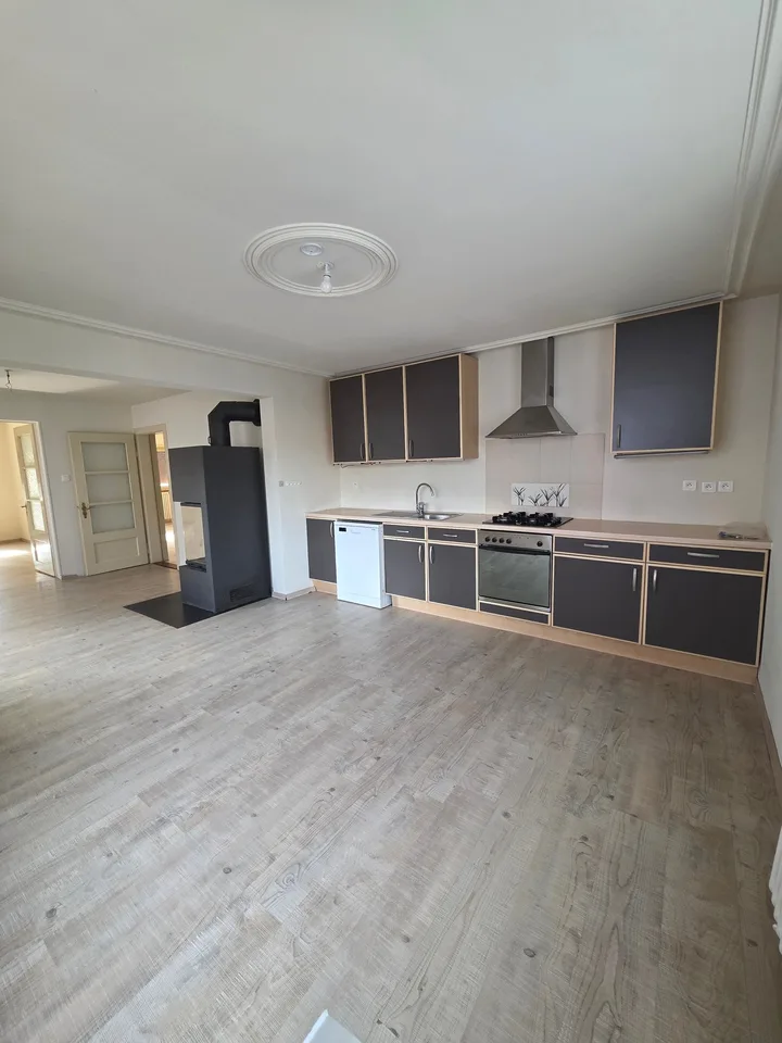 Haus im Ortszentrum 135m² mit Nebengebäude – Foto 5 von 11