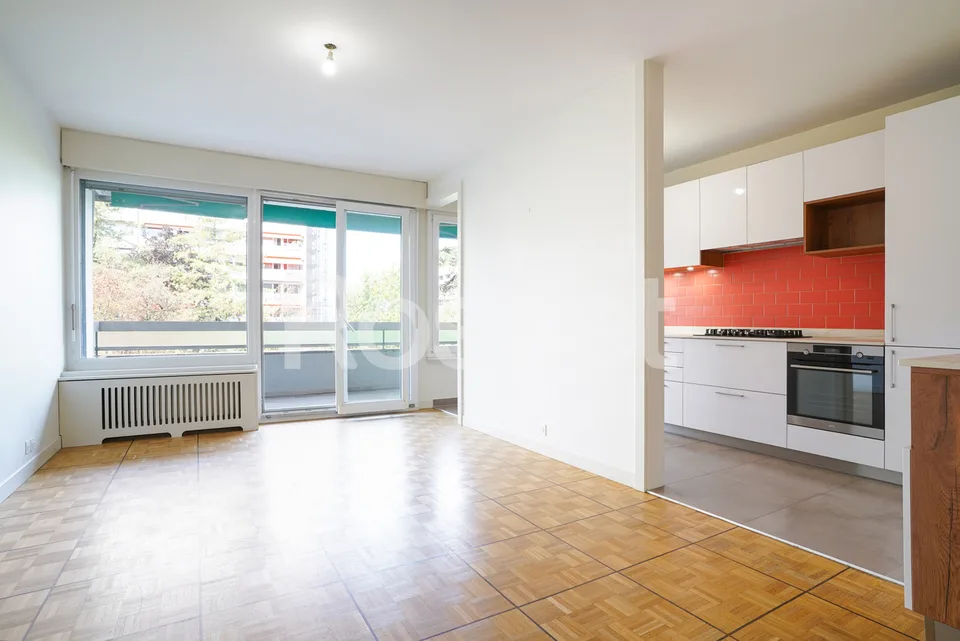 Schönes durchgehendes und vollständig renoviertes 4,5-Zimmer-Apartment – Foto 3 von 13
