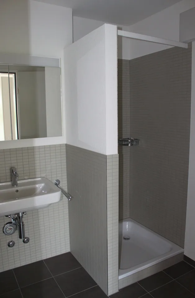 2 1/2-Wohnung mit grossem gedeckten Balkon – Foto 7 von 7