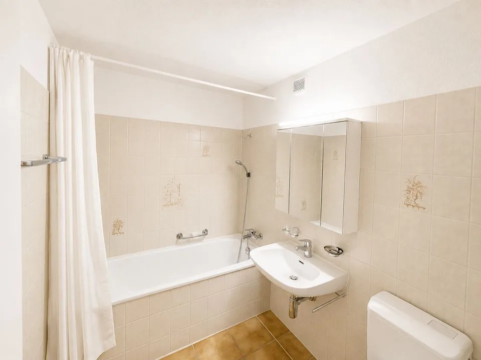 Grosse 3 1/2-Zimmerwohnung, 1. Stock links – Foto 5 von 5