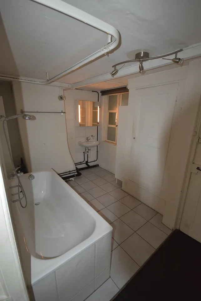 Charming 2-room apartment in the Bern old town – photo 3 of 11