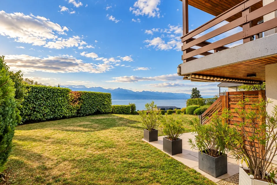 Schöne Reihenvilla mit 6.5 Zimmern und atemberaubendem Blick auf den See in Belmont-sur-Lausanne – Foto 2 von 13