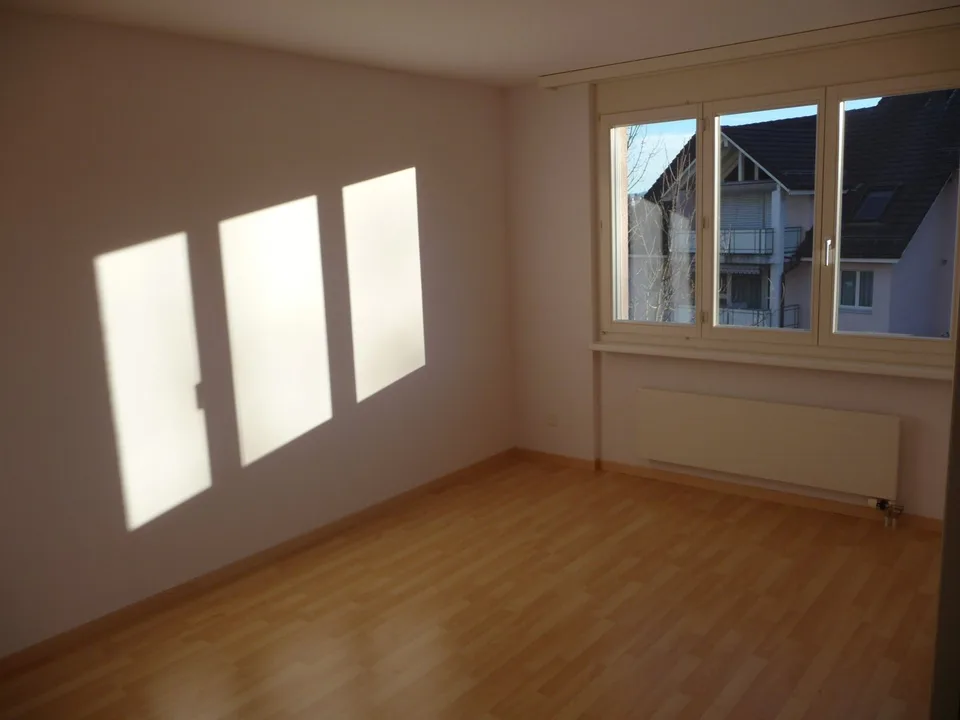 lässige 3.5-Zi. Erdgeschoss-Wohnung mit Balkon – Foto 8 von 11