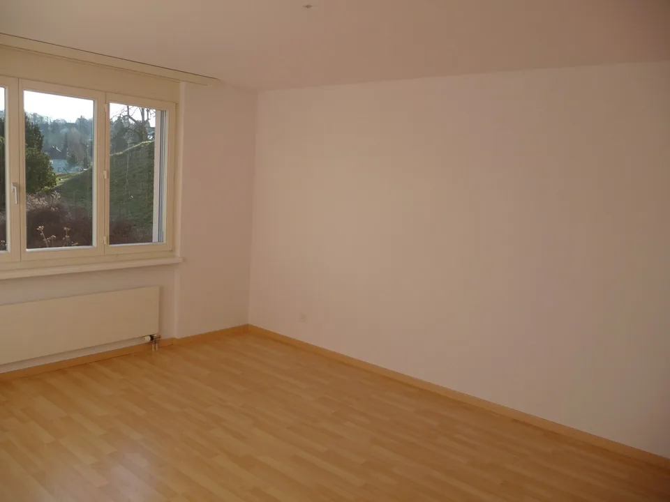 lässige 3.5-Zi. Erdgeschoss-Wohnung mit Balkon – Foto 7 von 11