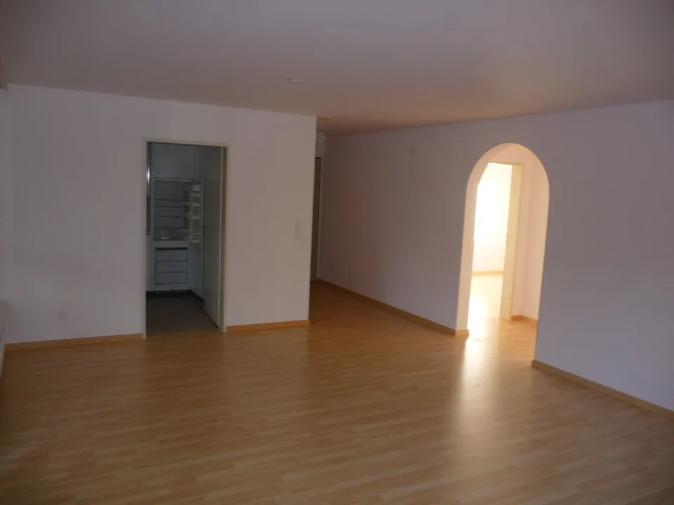 lässige 3.5-Zi. Erdgeschoss-Wohnung mit Balkon – Foto 10 von 11