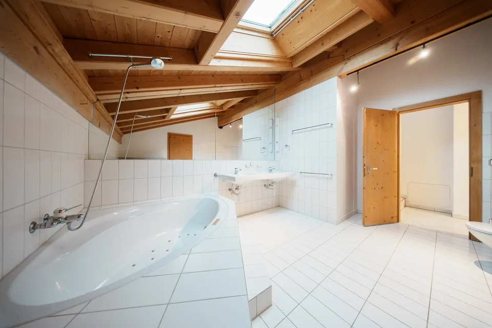 Alpines Wohngefühl mit Weitblick – grosszügige Maisonette in St. Antönien – Foto 17 von 19