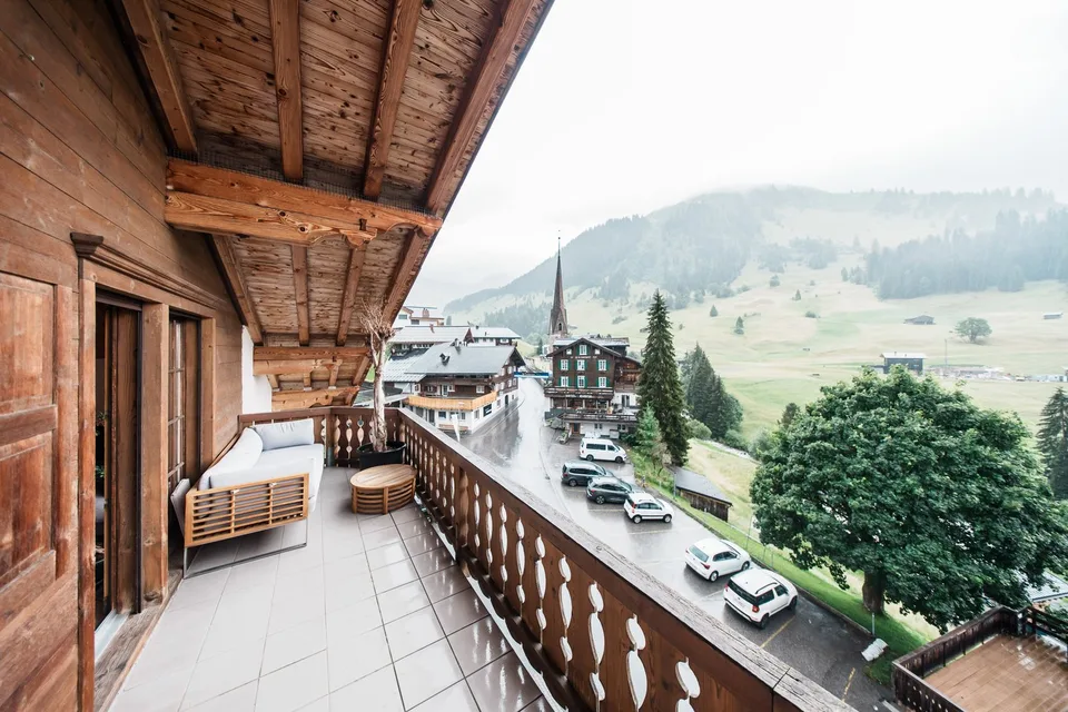 Alpines Wohngefühl mit Weitblick – grosszügige Maisonette in St. Antönien – Foto 2 von 19
