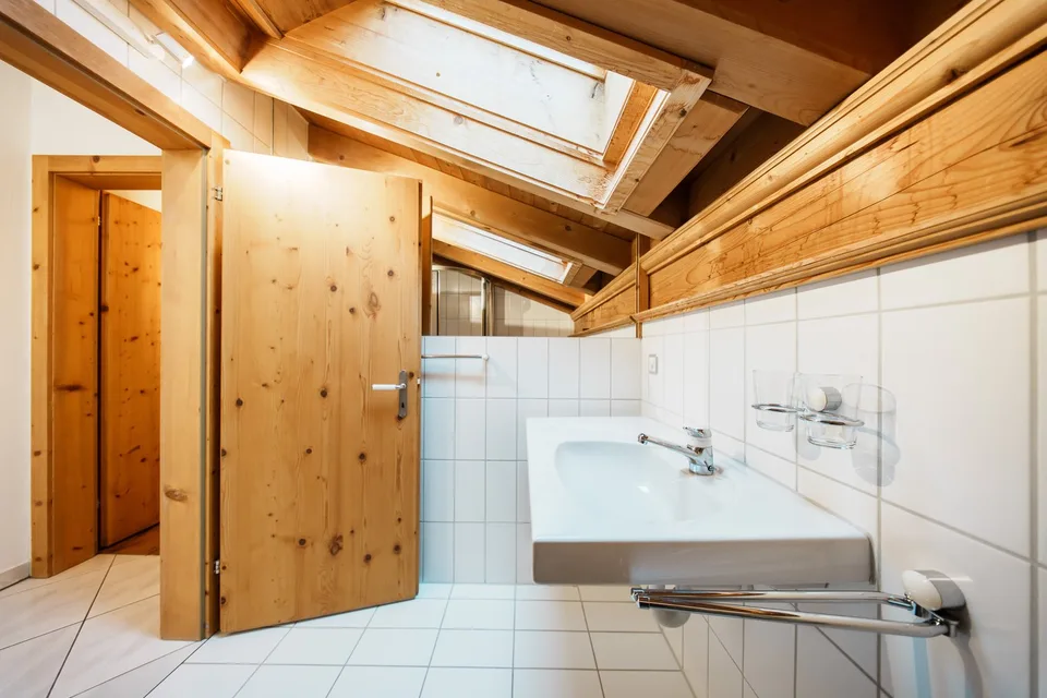 Alpines Wohngefühl mit Weitblick – grosszügige Maisonette in St. Antönien – Foto 19 von 19